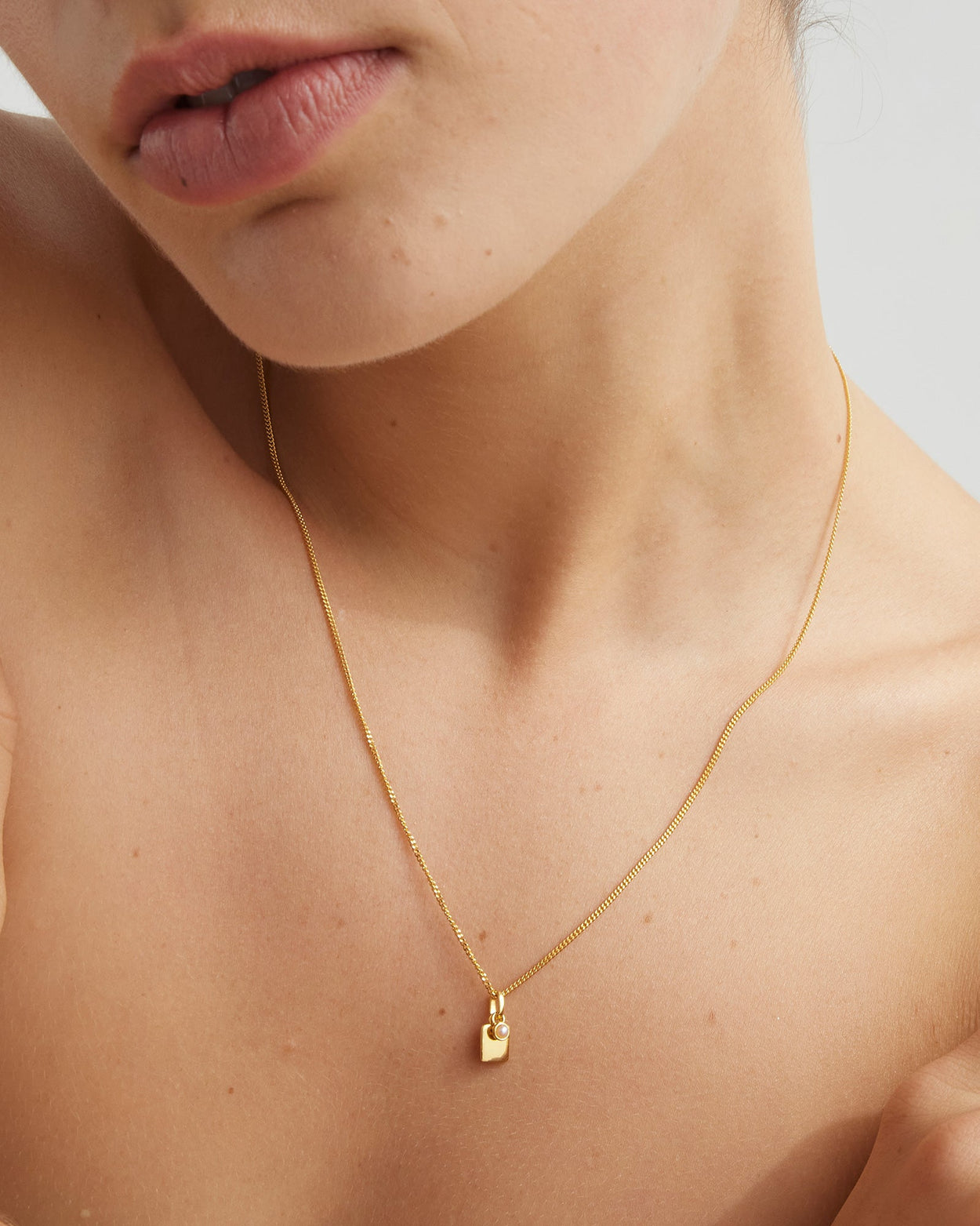 ENGRAVABLE BIRTHSTONE NECKLACE (18K GOLD VERMEIL)