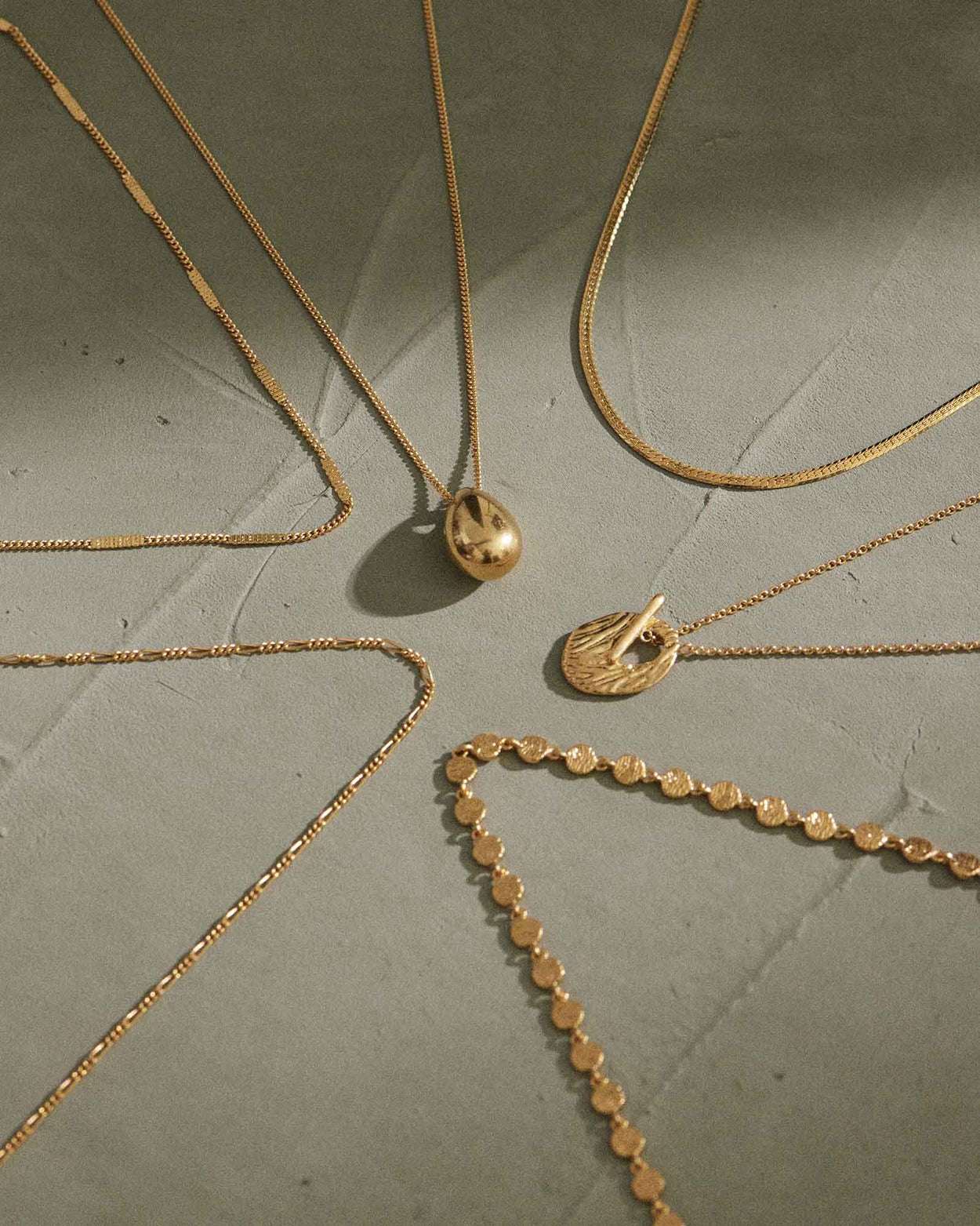 REFLECTION CHAIN NECKLACE (18K GOLD PLATED)