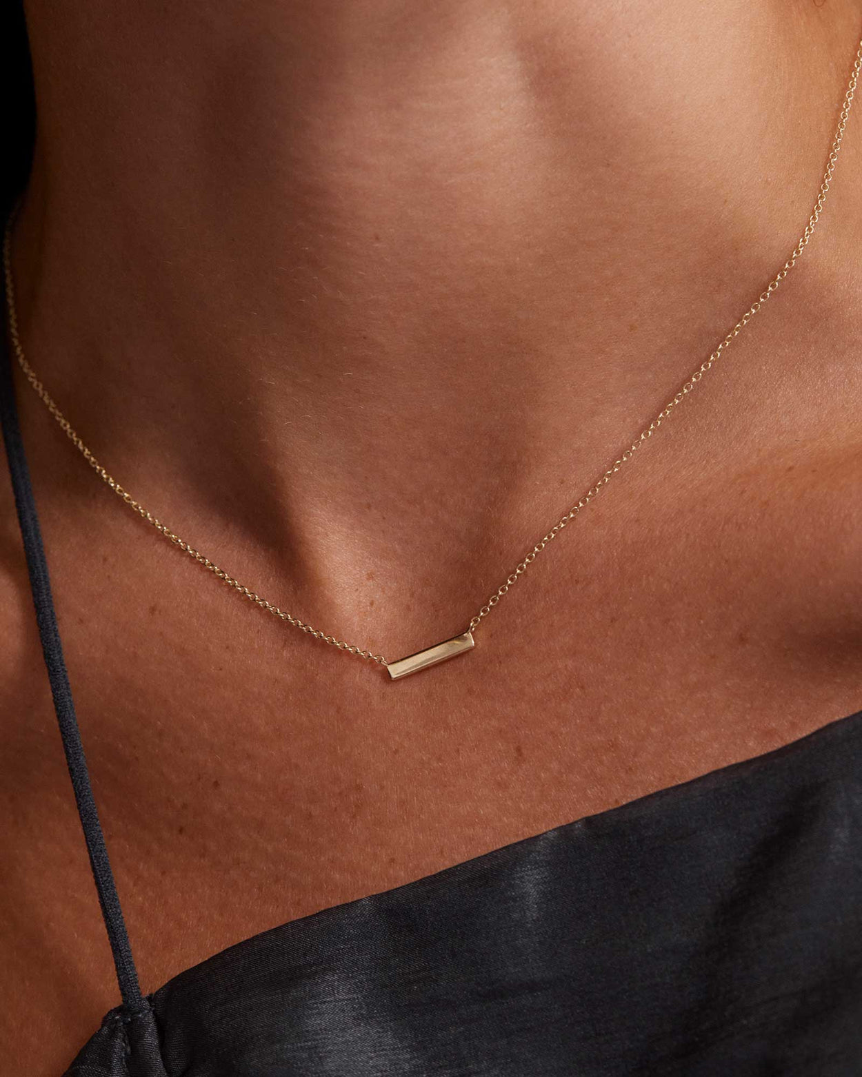 ENGRAVABLE PETITE BAR NECKLACE (9K GOLD)