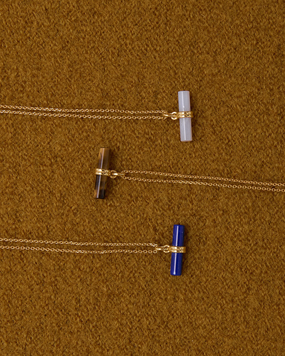 LAPIS T-BAR NECKLACE (18K GOLD VERMEIL)