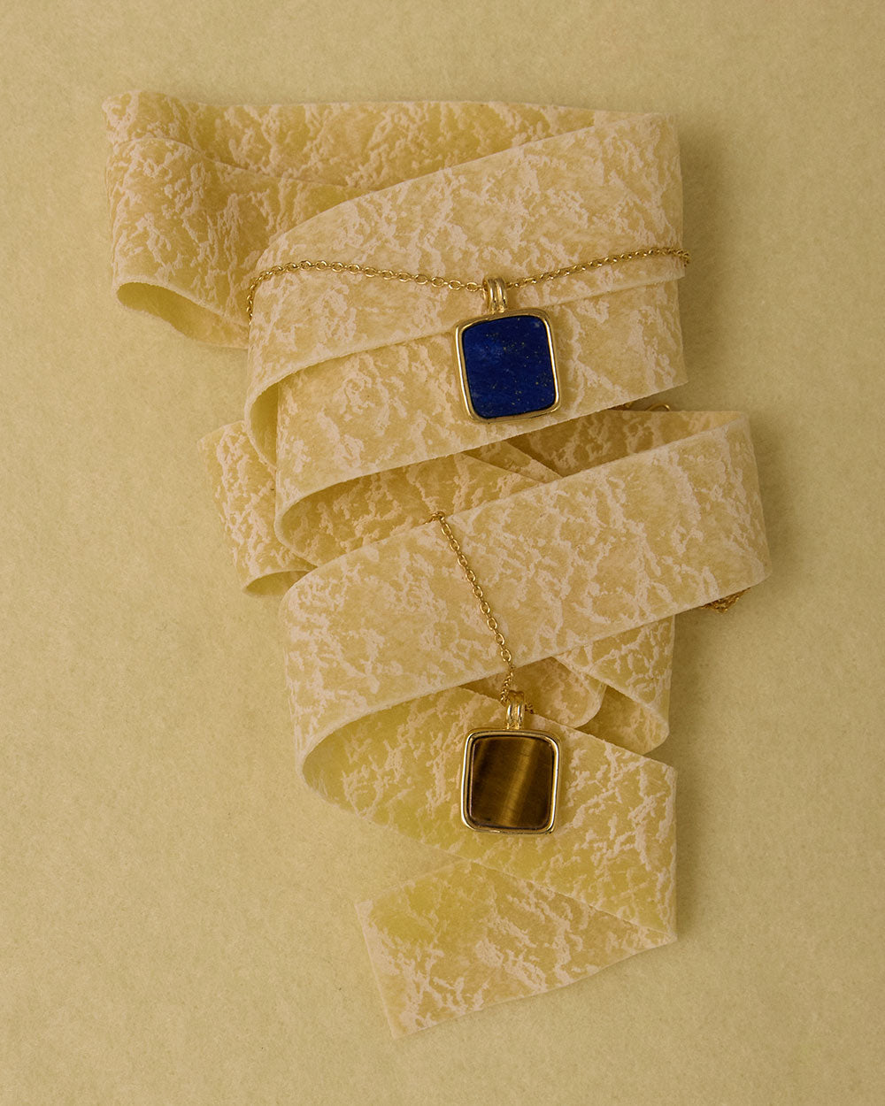 LAPIS PENDANT NECKLACE (18K GOLD VERMEIL)