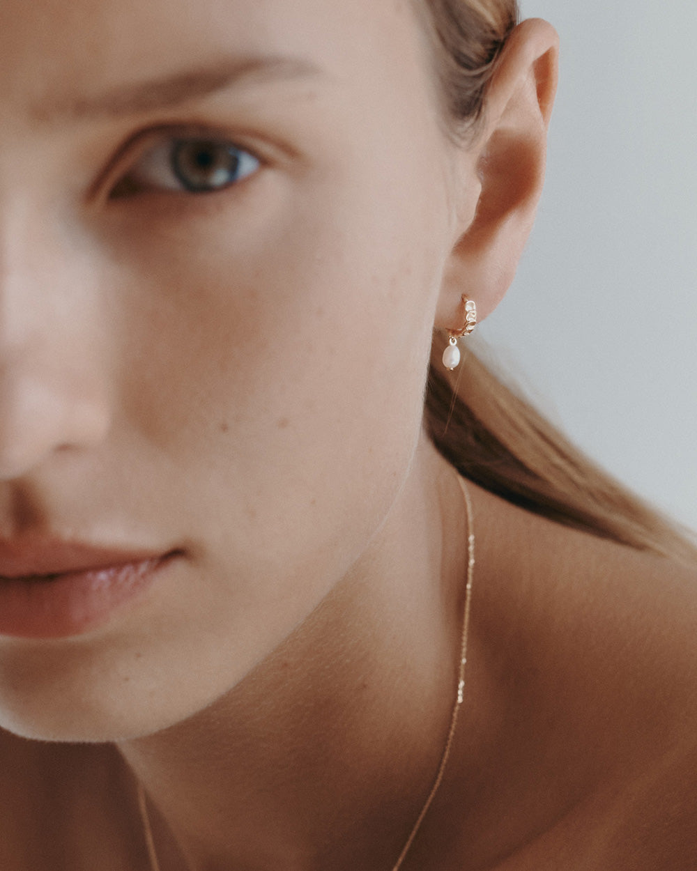 VACATION FINE HOOPS (9K GOLD)
