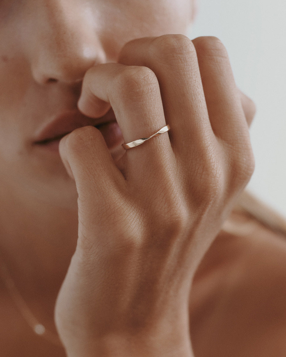 PETITE FOLD RING (9K GOLD)