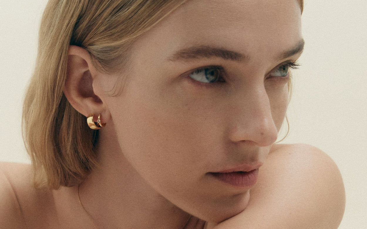 LUMEN HUGGIES (18K GOLD PLATED)