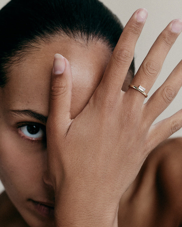 ETHER BAGUETTE RING (9K GOLD)