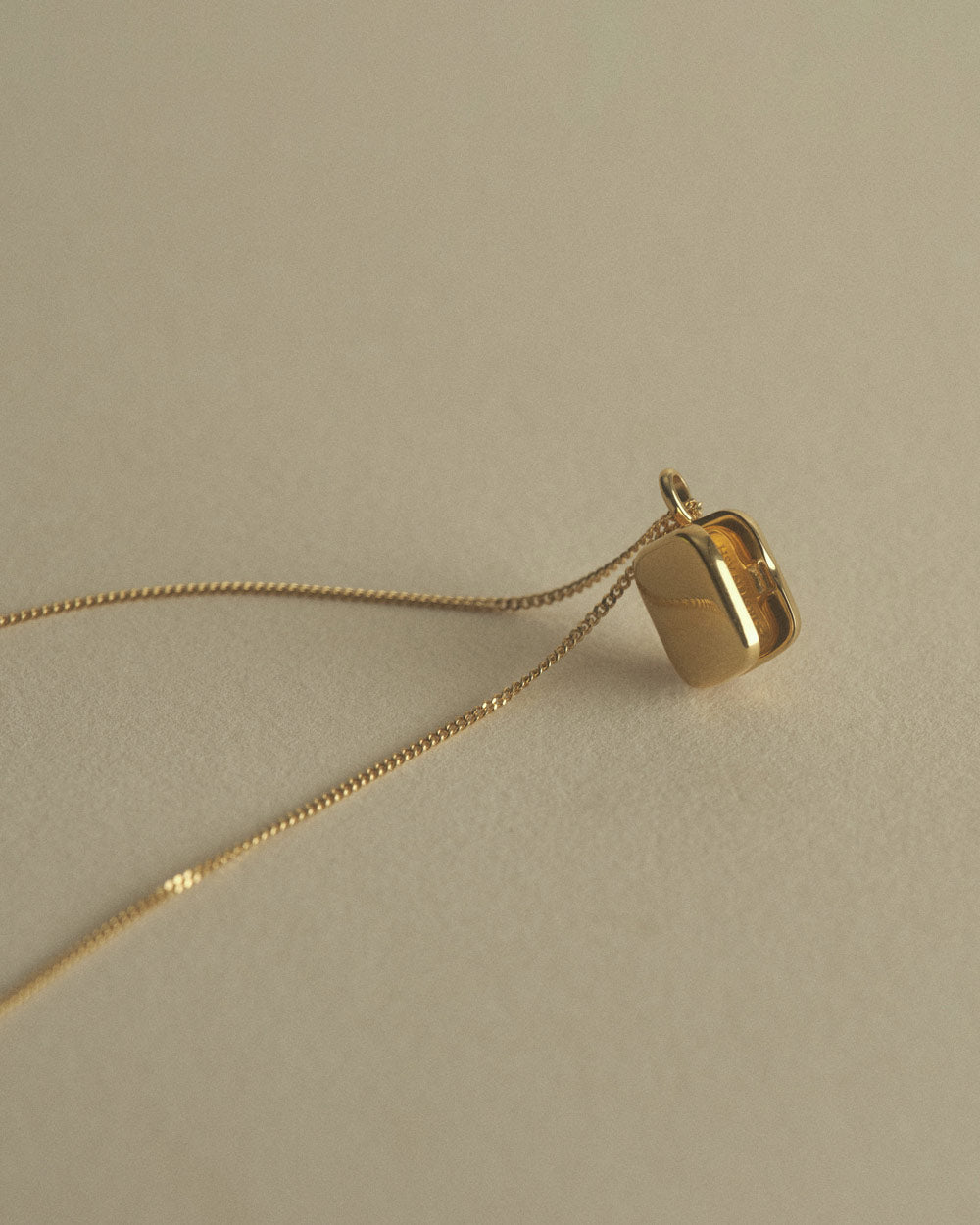 VERA LOCKET (18K GOLD VERMEIL)