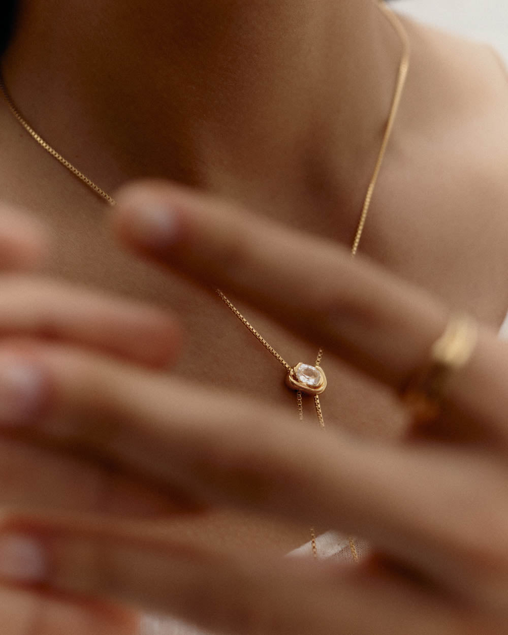 VESSEL LARIAT NECKLACE (18K GOLD PLATED)