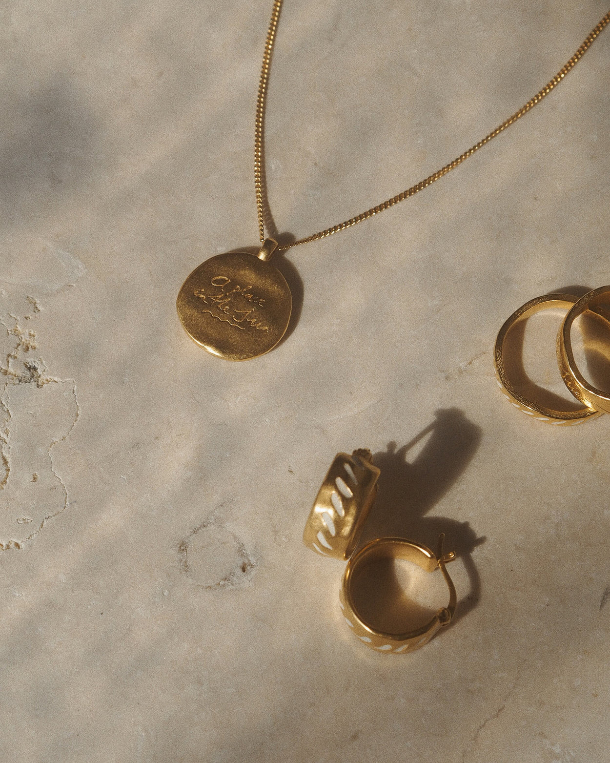PLACE IN THE SUN NECKLACE (18K GOLD PLATED)