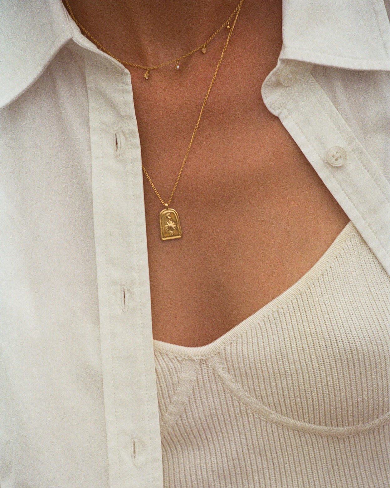 SUN AND MOON NECKLACE (18K GOLD PLATED)