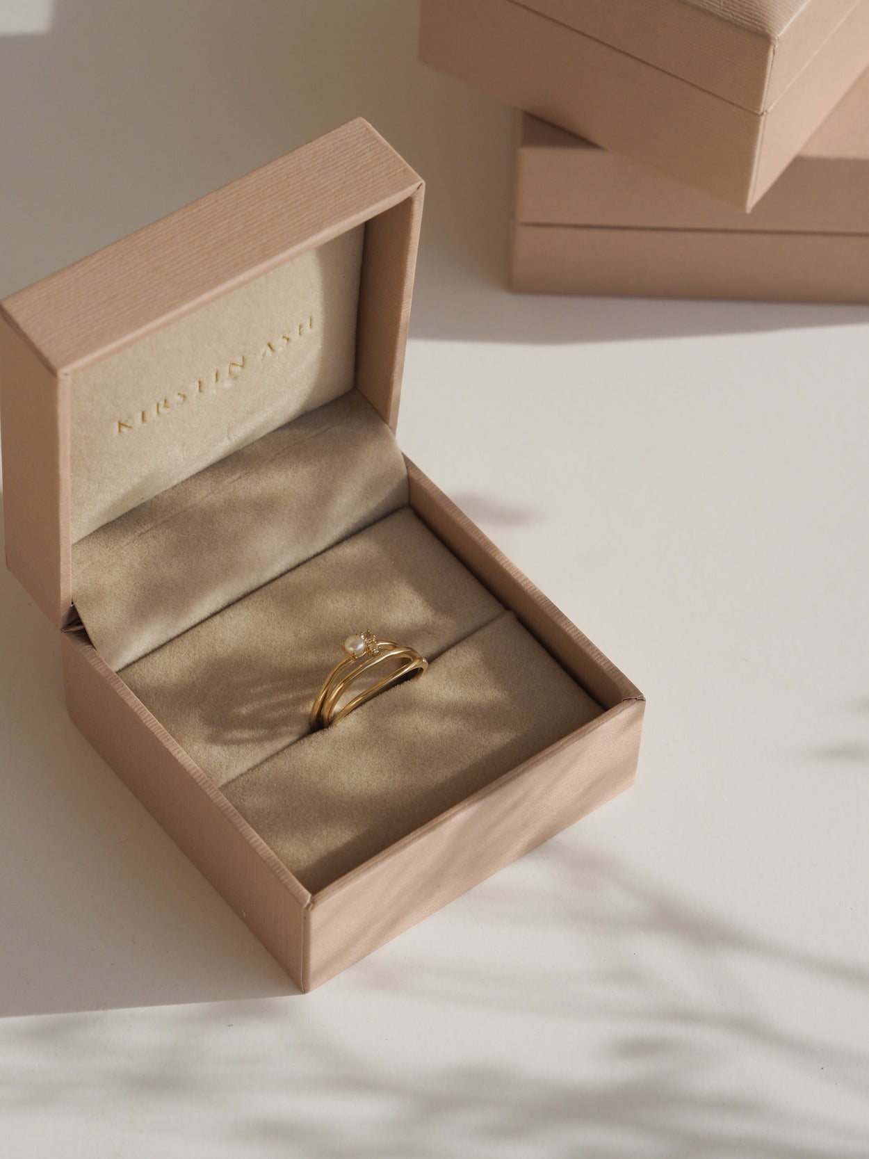 VACATION FINE HOOPS (9K GOLD)